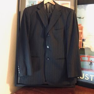 Men’s navy suit